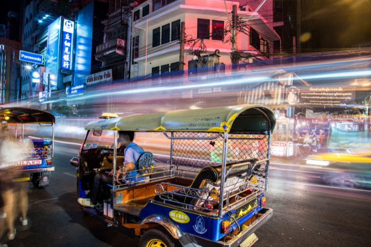Xe Tuktuk là nét di chuyển đặc trưng tại Thái Lan