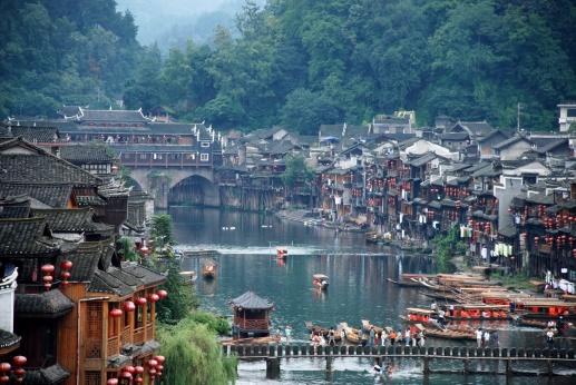 NGÀY 03: TRƯƠNG GIA GIỚI – PHƯỢNG HOÀNG CỔ TRẤN 