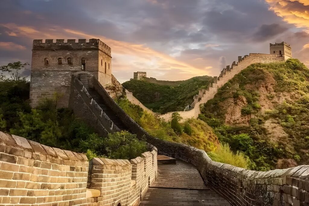 Vạn Lý Trường Thành - Địa điểm du lịch ấn tượng được nhiều người biết đếm là kiến trúc độc đáo và dài nghìn dặm