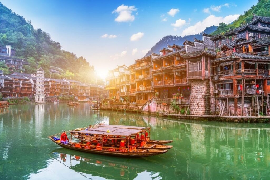 Vẻ đẹp nên thơ Phượng Hoàng Cổ Trấn tự nhiên