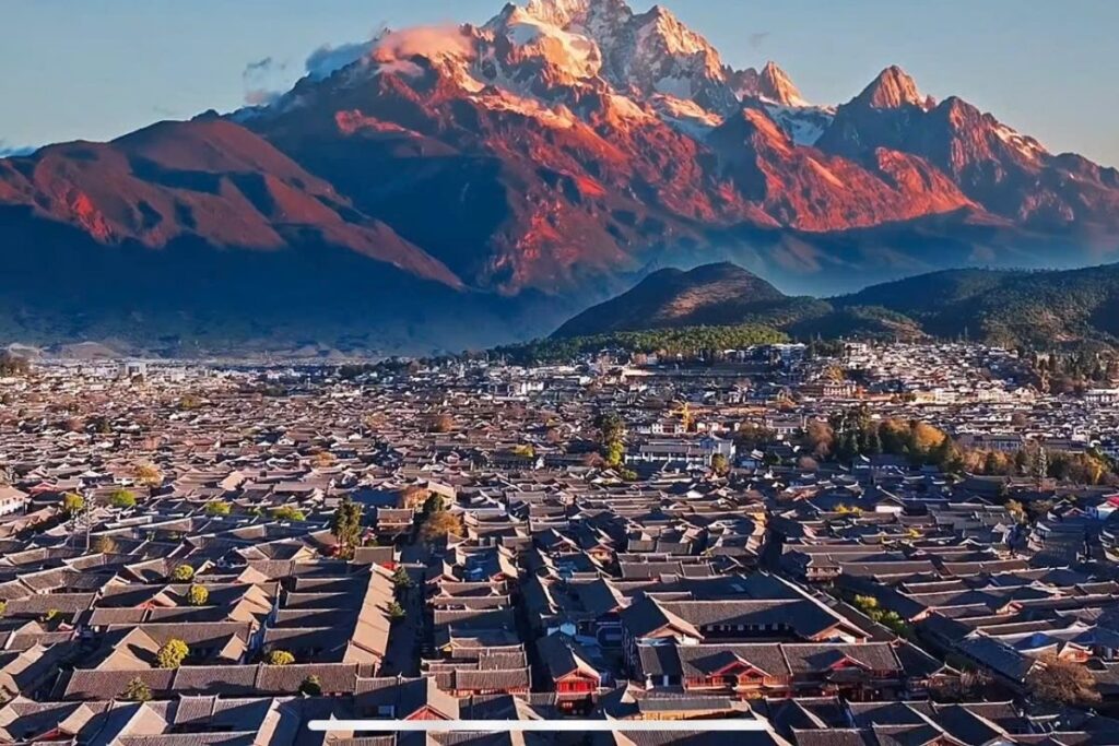 Tour Lệ Giang - Đại Lý - ShangriLa đưa khách hàng đến phố cổ Lệ Giang