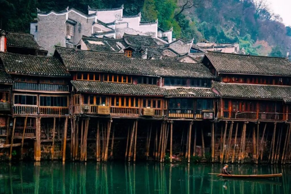 Tham quan Phượng Hoàng Cổ Trấn 