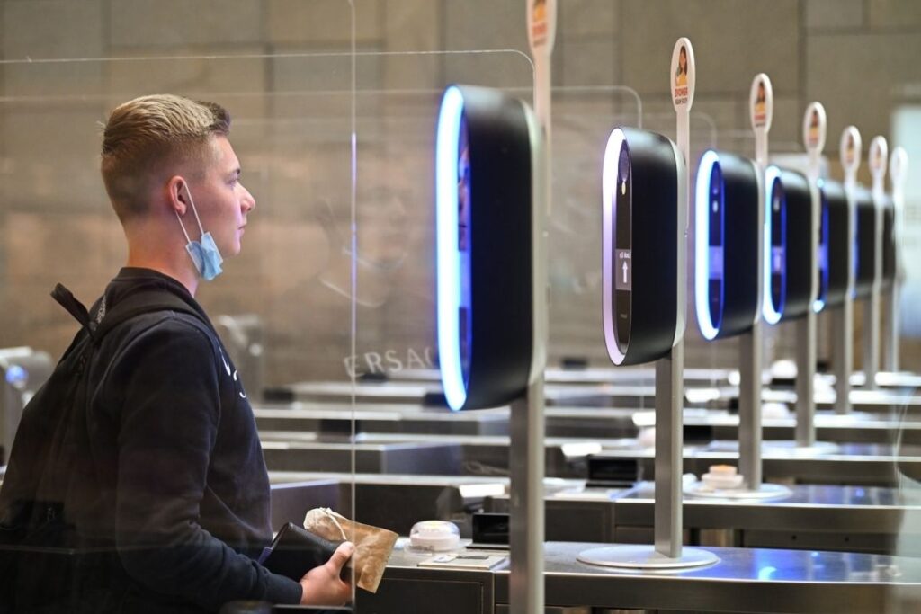 Chuẩn bị gì trước chuyến bay để làm thủ tục không giấy tờ