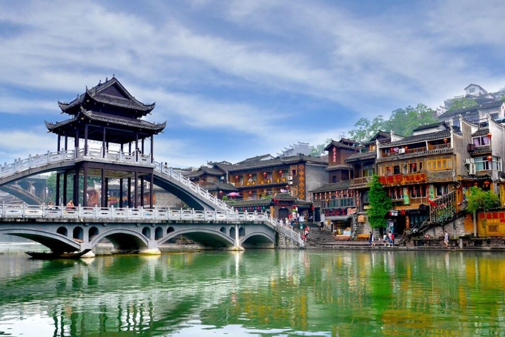 Vẻ đẹp Phượng Hoàng Cổ Trấn trong suốt quanh năm